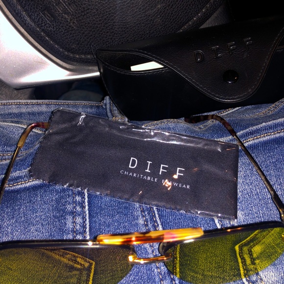DIFF Sunglasses - Picture 1 of 5
